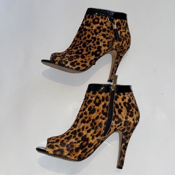 Vince Camuto VC-KEVIA Animal Print Calf- Hair Boots Woman Shoes Size 6M - Picture 1 of 9